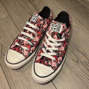 NWT Women’s Floral Converse